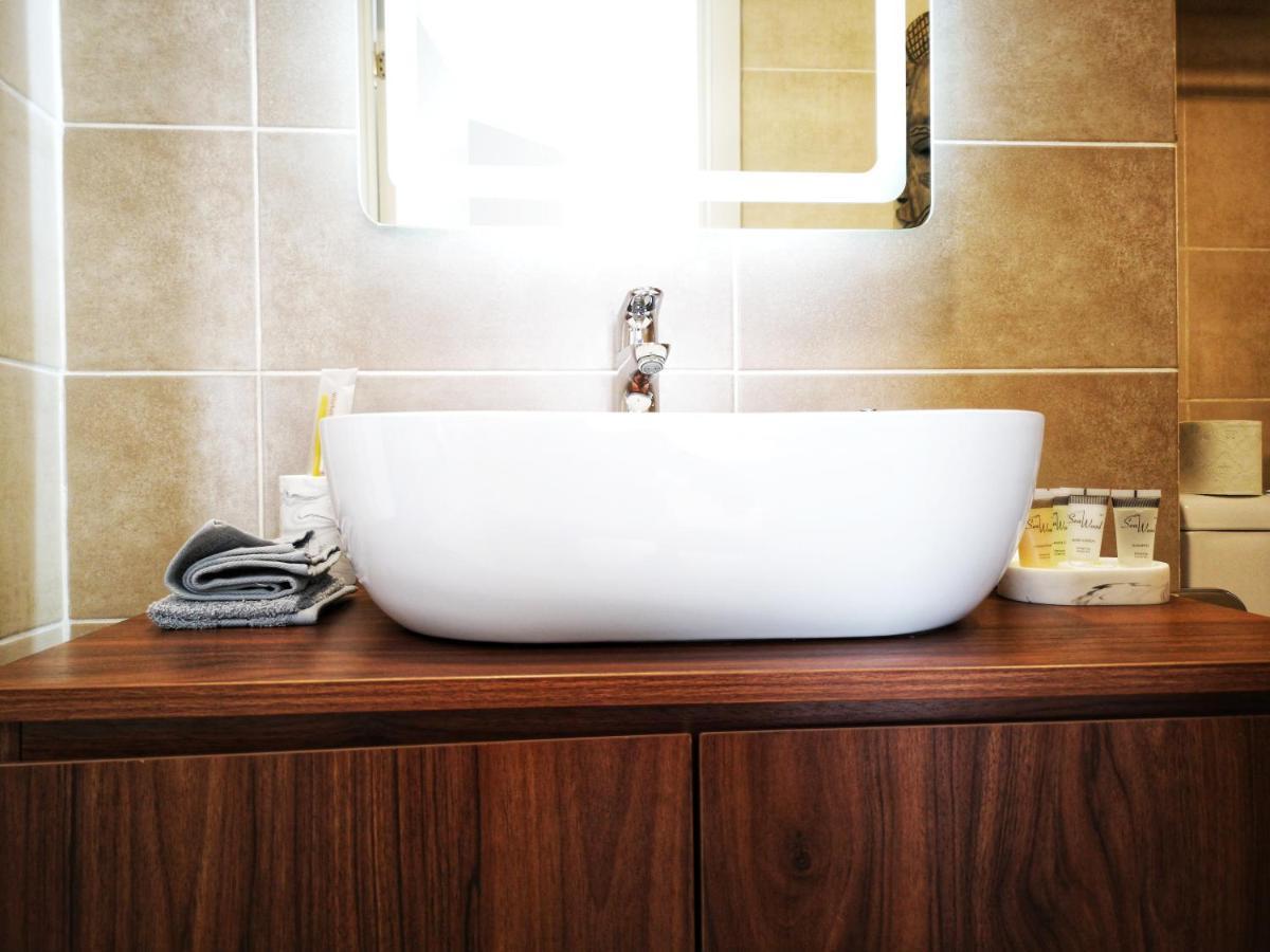E14, Forest View Apartments, Deposit Required To Confirm Booking コロリ エクステリア 写真