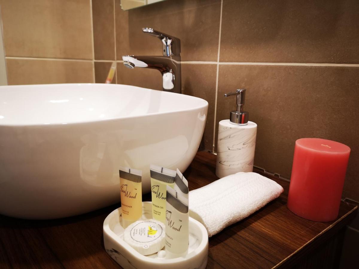 E14, Forest View Apartments, Deposit Required To Confirm Booking コロリ エクステリア 写真